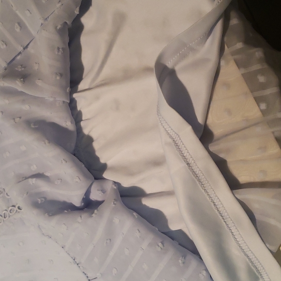 ❤New boutique deep v ruffle dot top - Picture 10 of 12